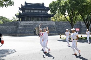 笑臉與熱情刷屏！這名火炬手是景興人！